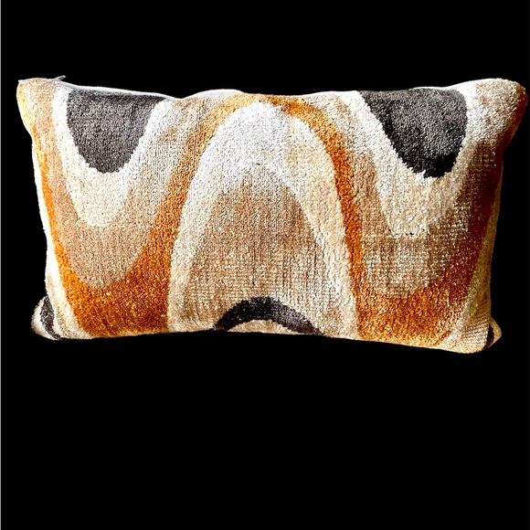 Elie Tahari Other - ELIE TAHARI Beautiful Accent Pillow! NWT!